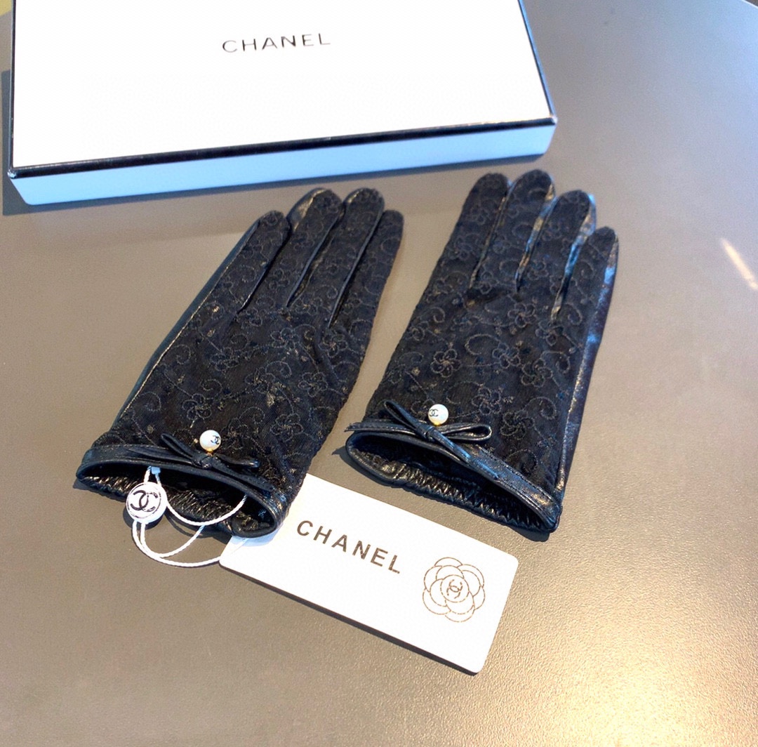 Ch**el Gloves In Black