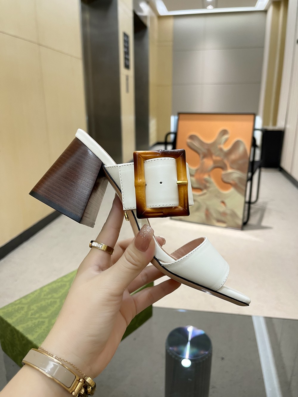 Gvc*1 Women’s Sandal With Bamboo Buckle White For Women GG‎ 674821 C9D00 9022