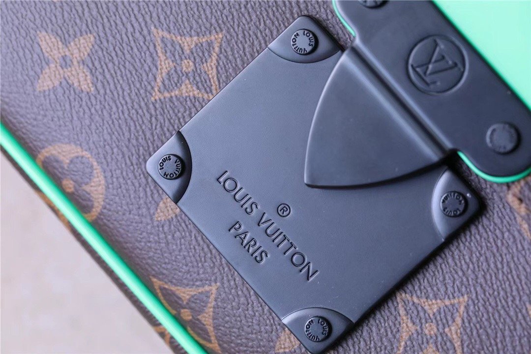 L0vis Vvtt0n S-Lock Messenger Monogram Macassar By Virgil Abloh’s  Minty Green For Men, Men’s Bags, Shoulder And Crossbody Bags 8.7in/22cm LV M46246