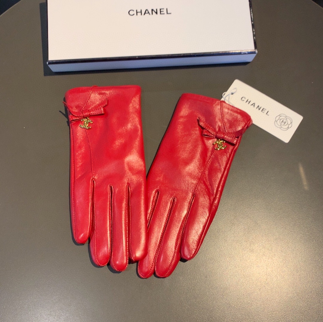 Ch**el Gloves In Red