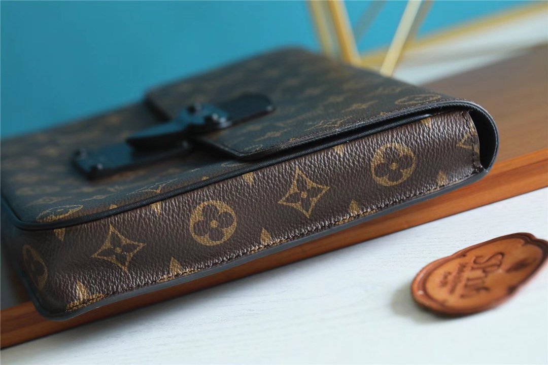 L0vis Vvtt0n S Lock A4 Pouch Monogram Macassar Canvas For Men, Men’s Bags, Shoulder And Crossbody Bags 10.6in/27cm LV M80560