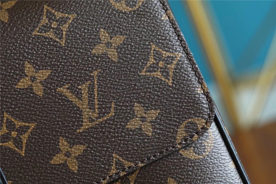 L0vis Vvtt0n S Lock A4 Pouch Monogram Macassar Canvas For Men, Men’s Bags, Shoulder And Crossbody Bags 10.6in/27cm LV M80560