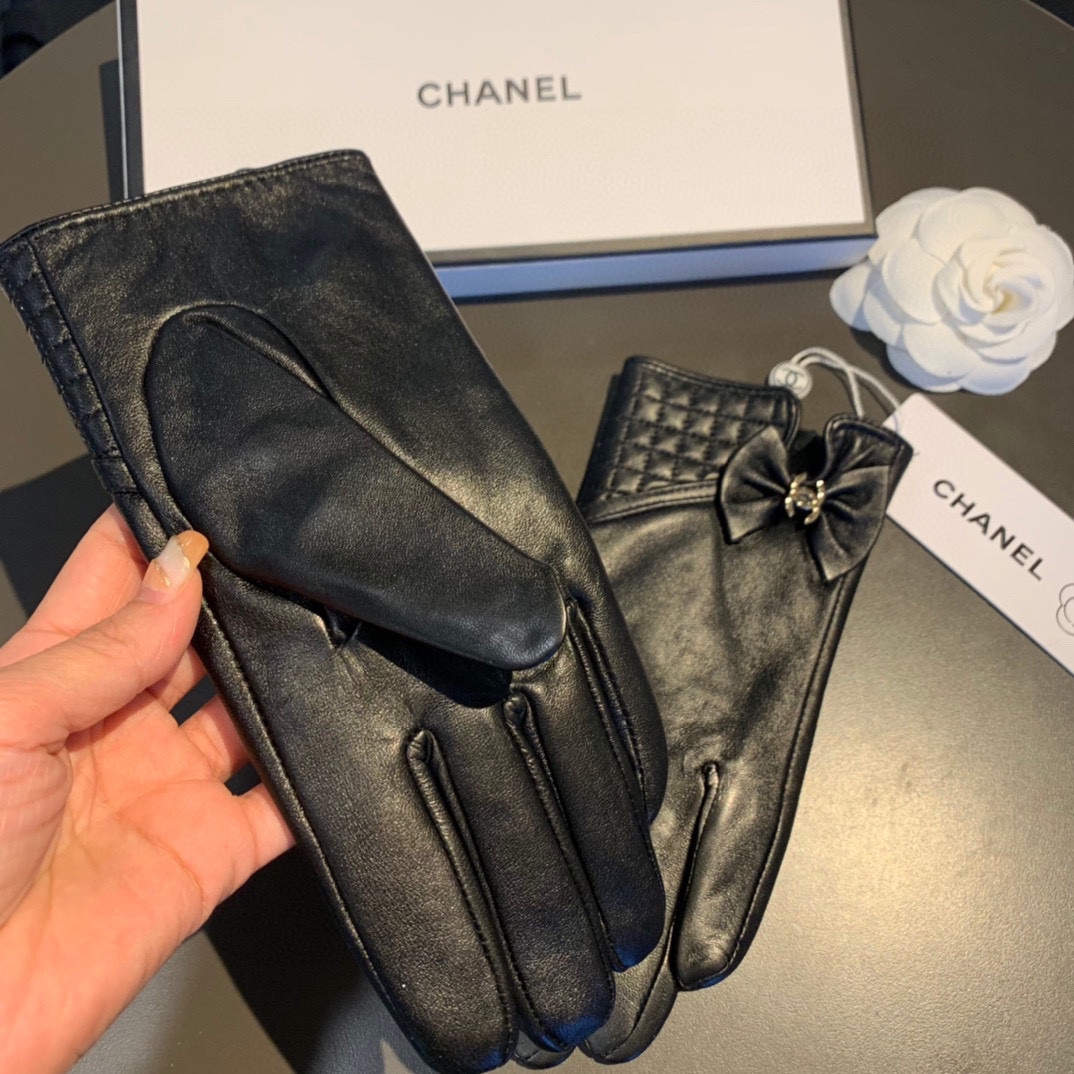 Ch**el Gloves In Black