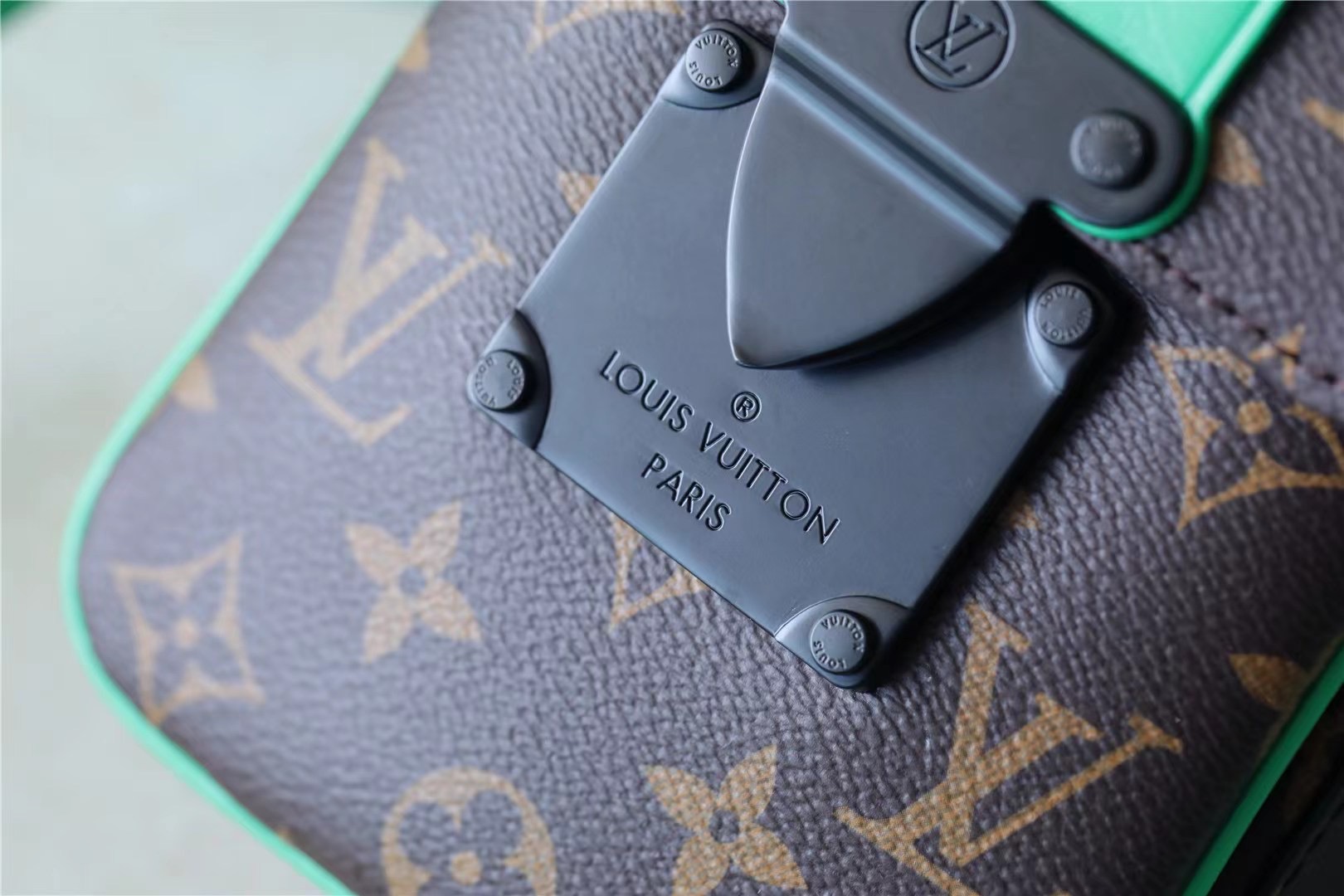 L0vis Vvtt0n S-Lock Vertical Wearable Wallet Monogram Macassar Green For Men, Men’s Bags, Shoulder And Crossbody Bags 7.5in/19cm LV