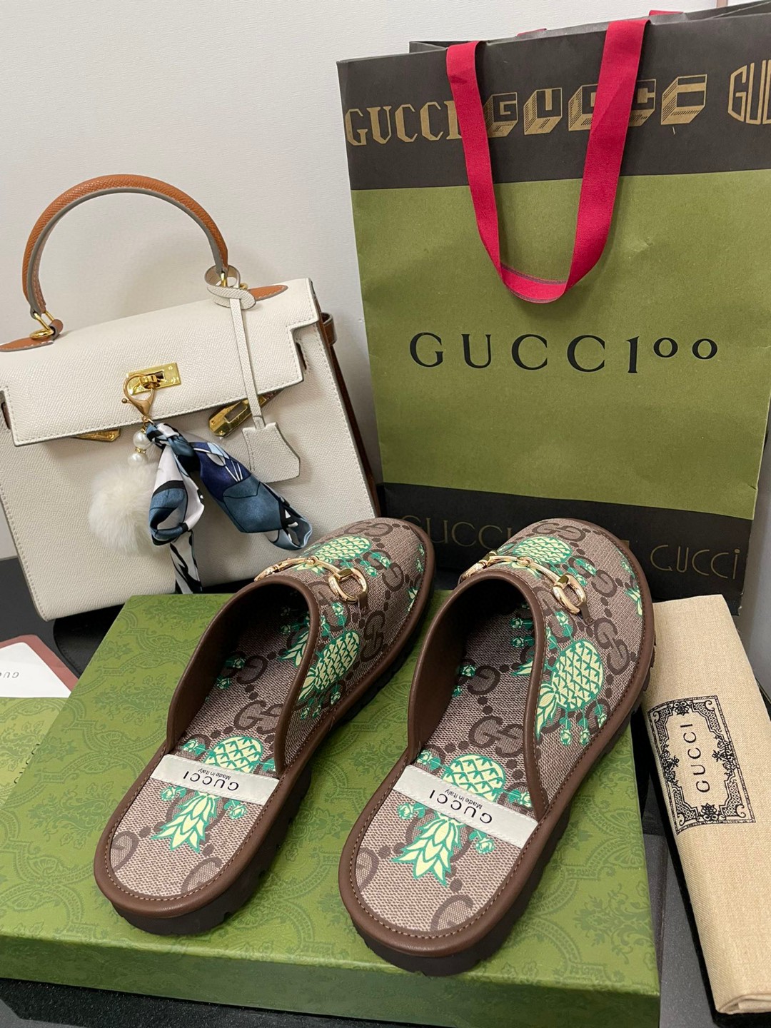 Gvc*1 Men’s GG Slipper With Horsebit Brown in Pineapple Print For Men GG Shoes ‎694249