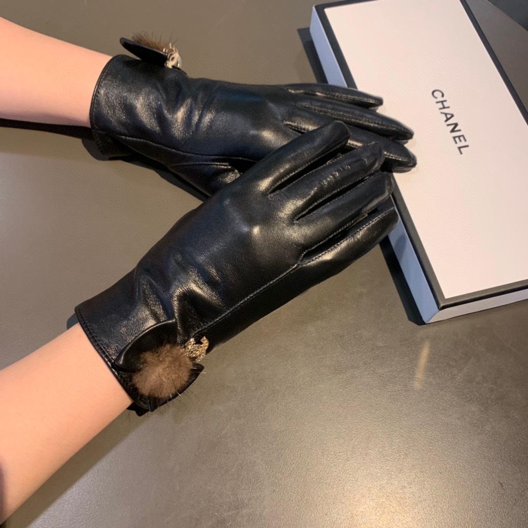 Ch**el Gloves In Black