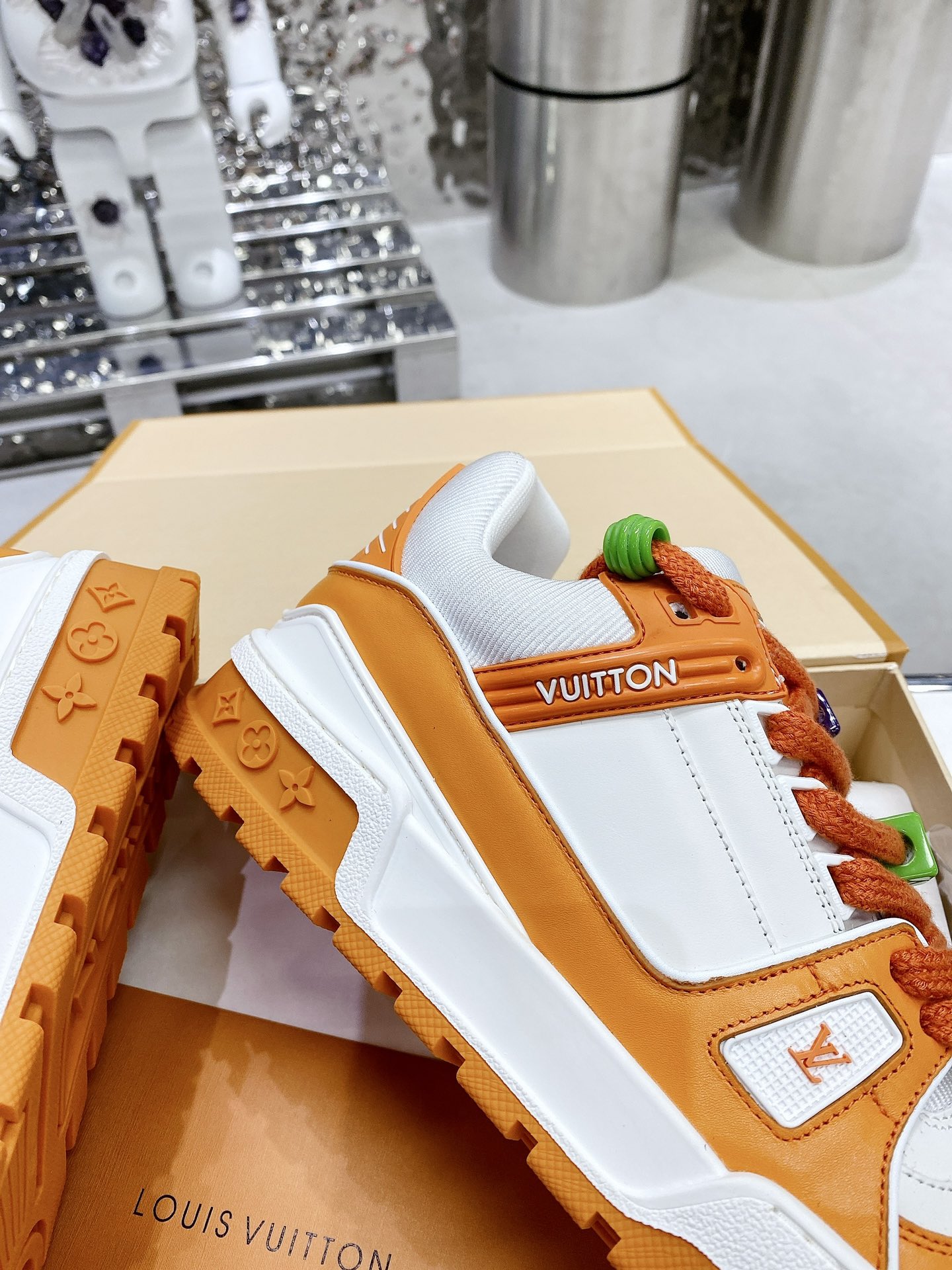 L0vis Vvtt0n LV Trainer Sneaker Orange For Men LV