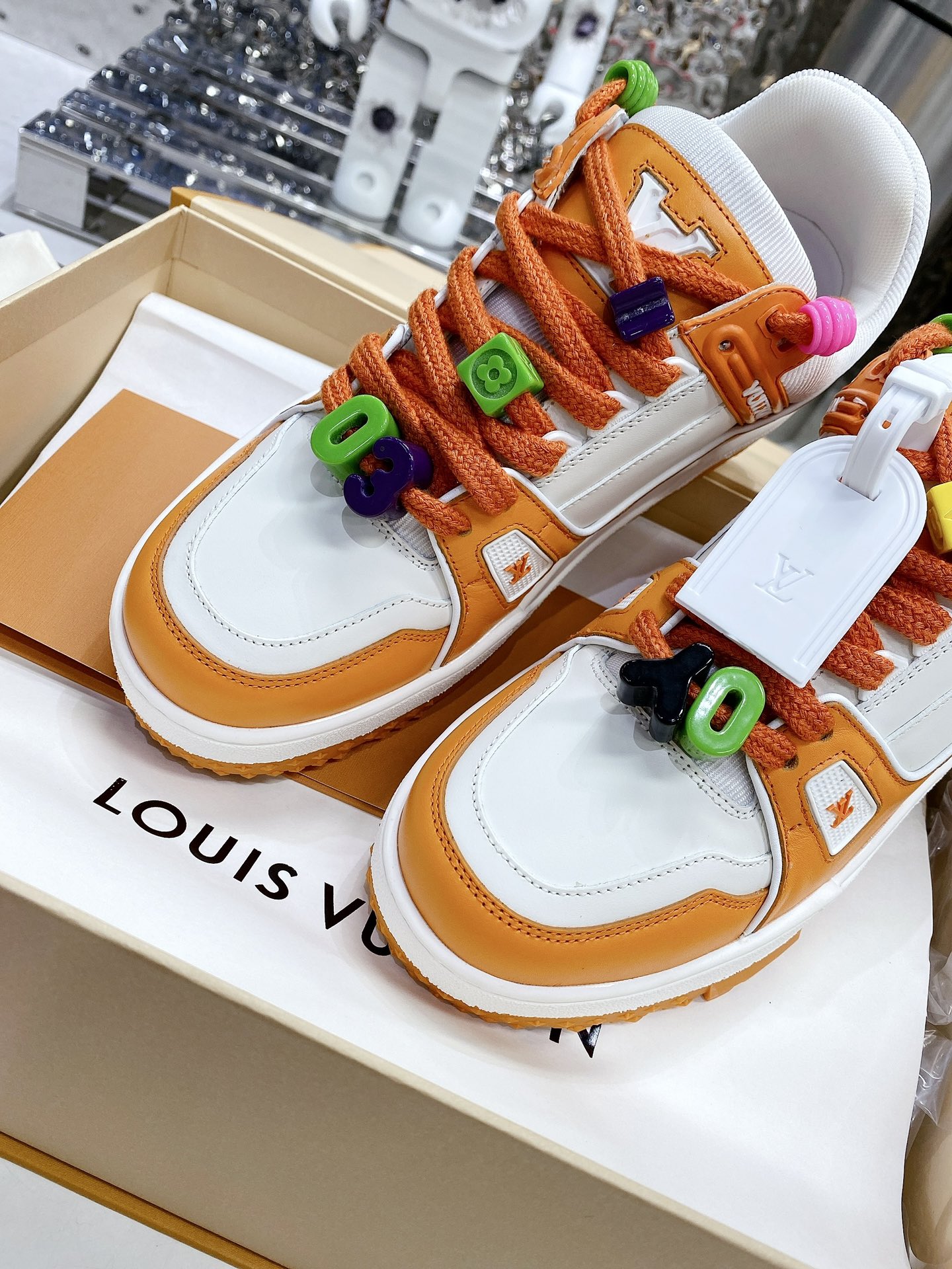 L0vis Vvtt0n LV Trainer Sneaker Orange For Men LV