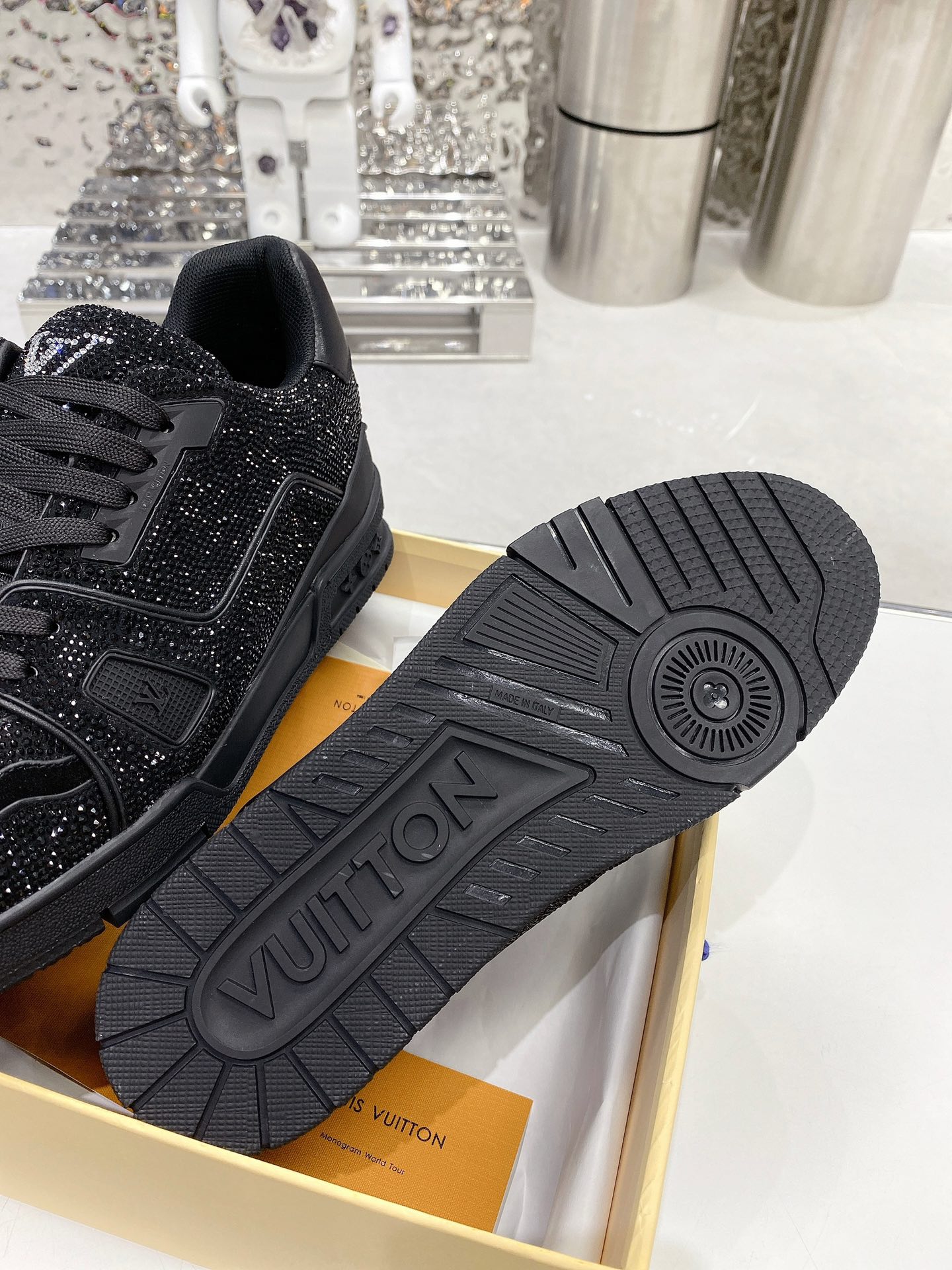 L0vis Vvtt0n Women’s LV Trainers Black For Women LV