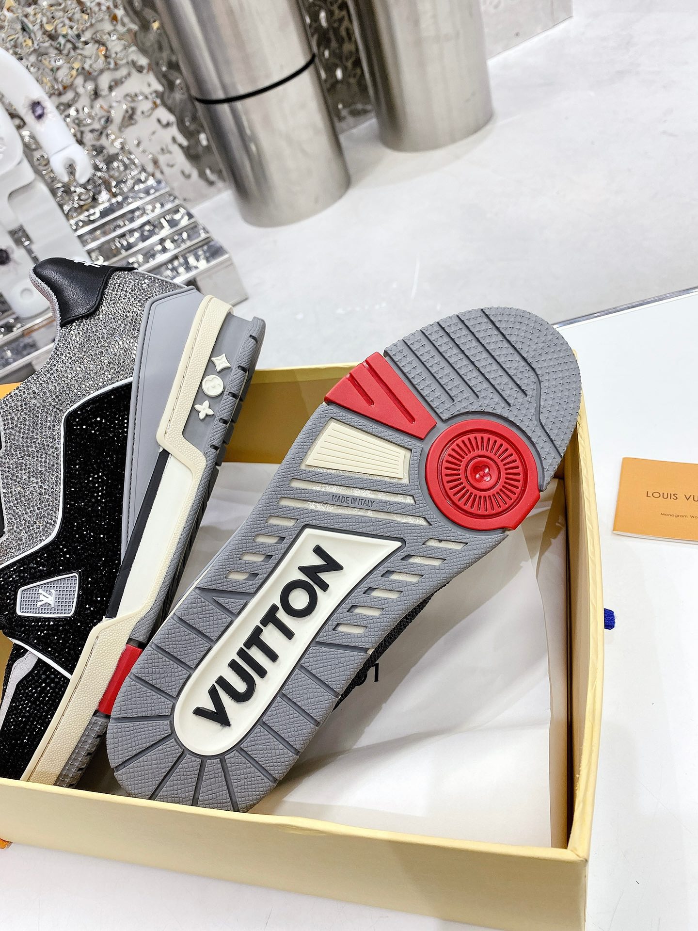 L0vis Vvtt0n Women’s LV Trainers Black For Women LV