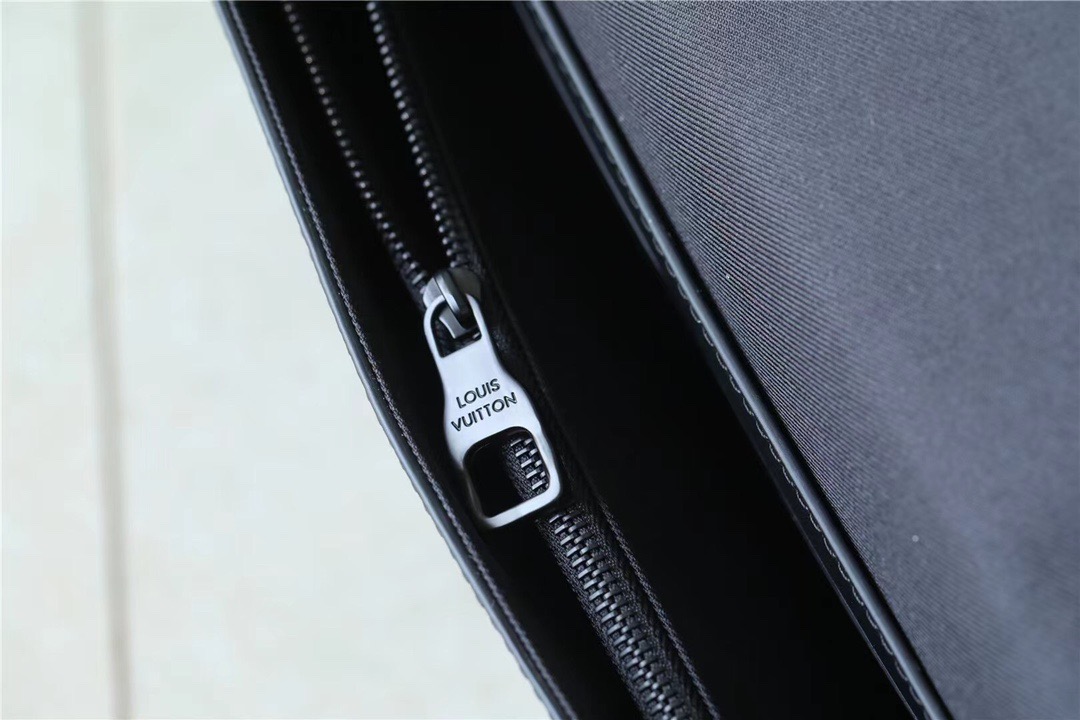 L0vis Vvtt0n S Lock A4 Pouch Taurillon Black For Men, Men’s Bags, Shoulder And Crossbody Bags 10.6in/27cm LV