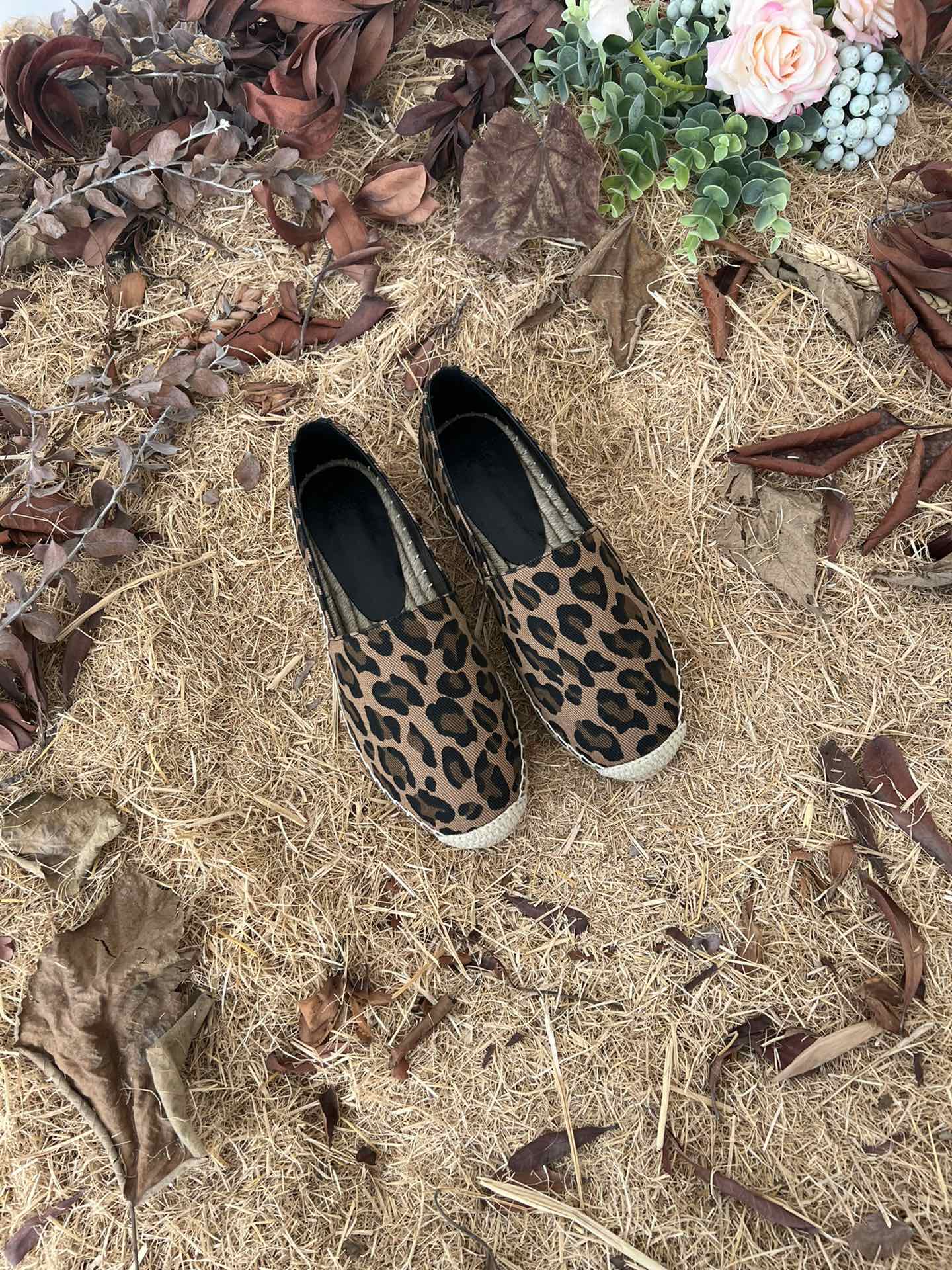 Sa1nt Lau*nt Women’s Y51 Embroidered Espadrilles Brown For Women Y51