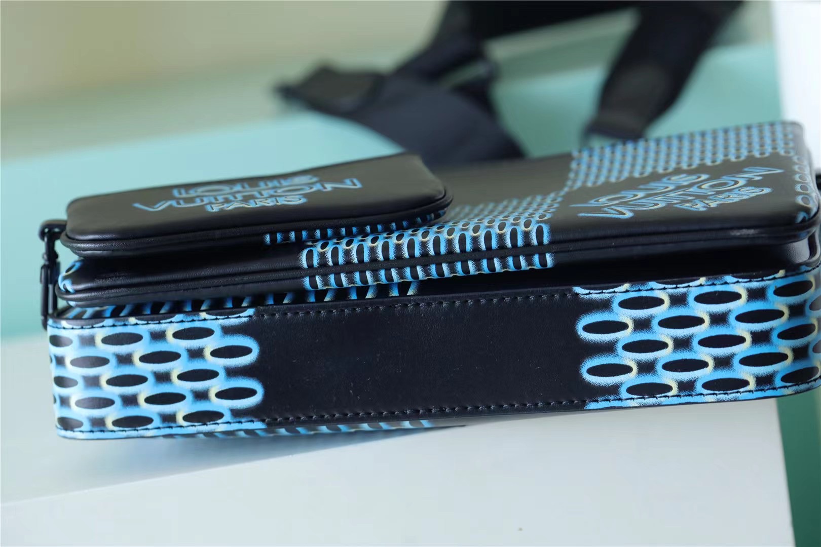 L0vis Vvtt0n Trio Messenger Damier Spray Blue For Men, Men’s Bags, Shoulder And Crossbody Bags 9.5in/25cm LV