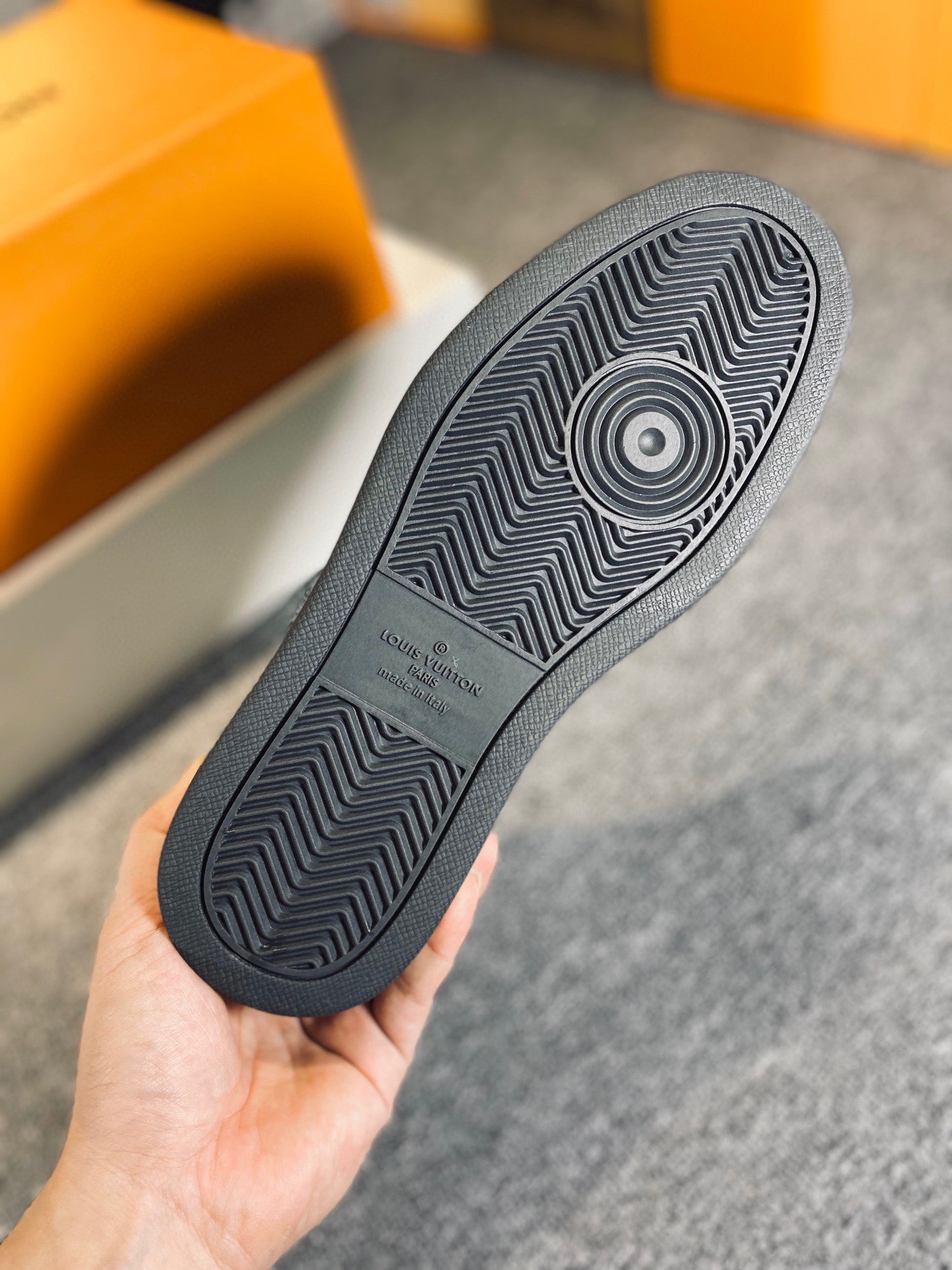 L0vis Vvtt0n Rivoli Sneaker Black And White For Men LV