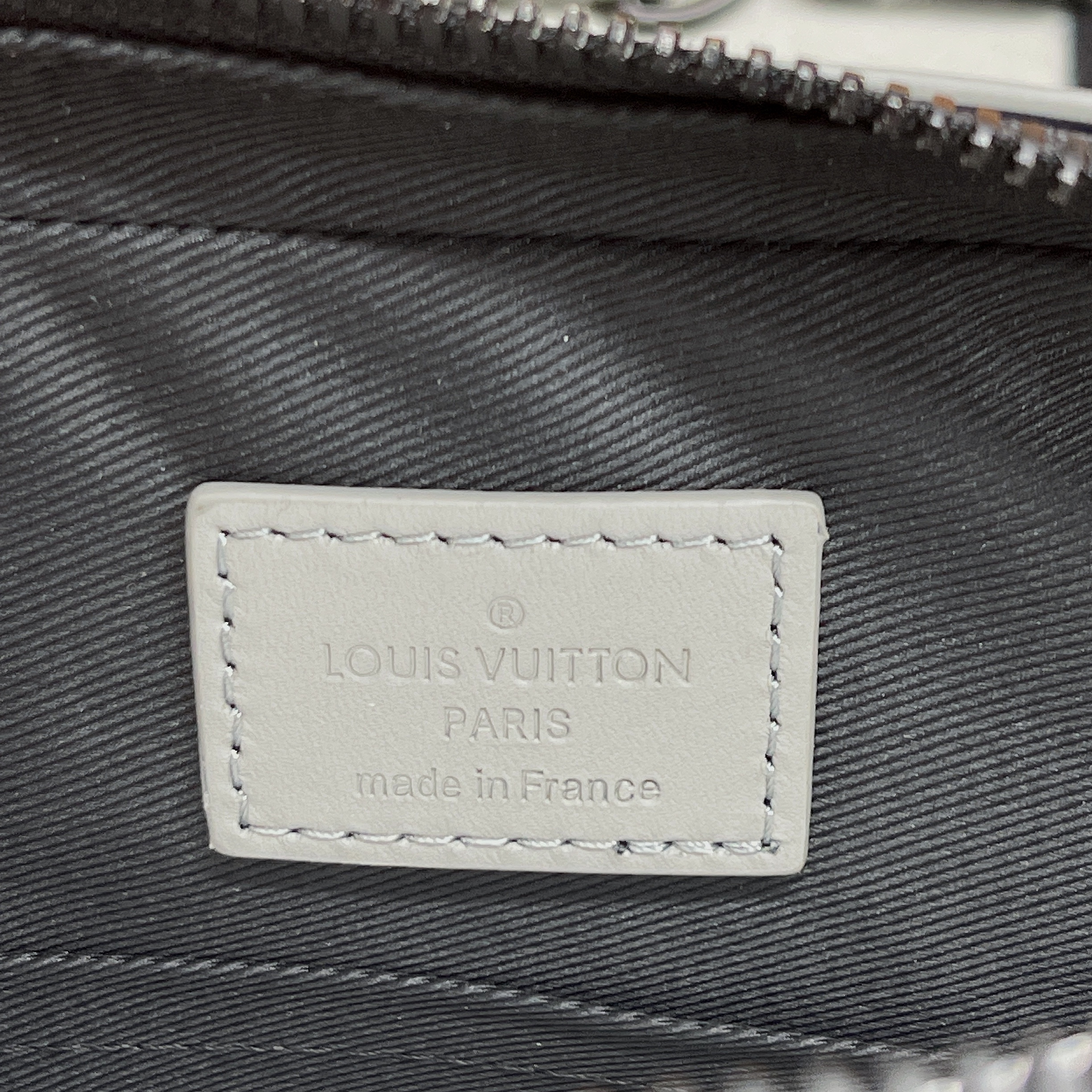 L0vis Vvtt0n Duo Messenger Monogram Shadow Anthracite Gray For Men, Men’s Bags, Shoulder And Crossbody Bags 10.2in/26cm LV M46104