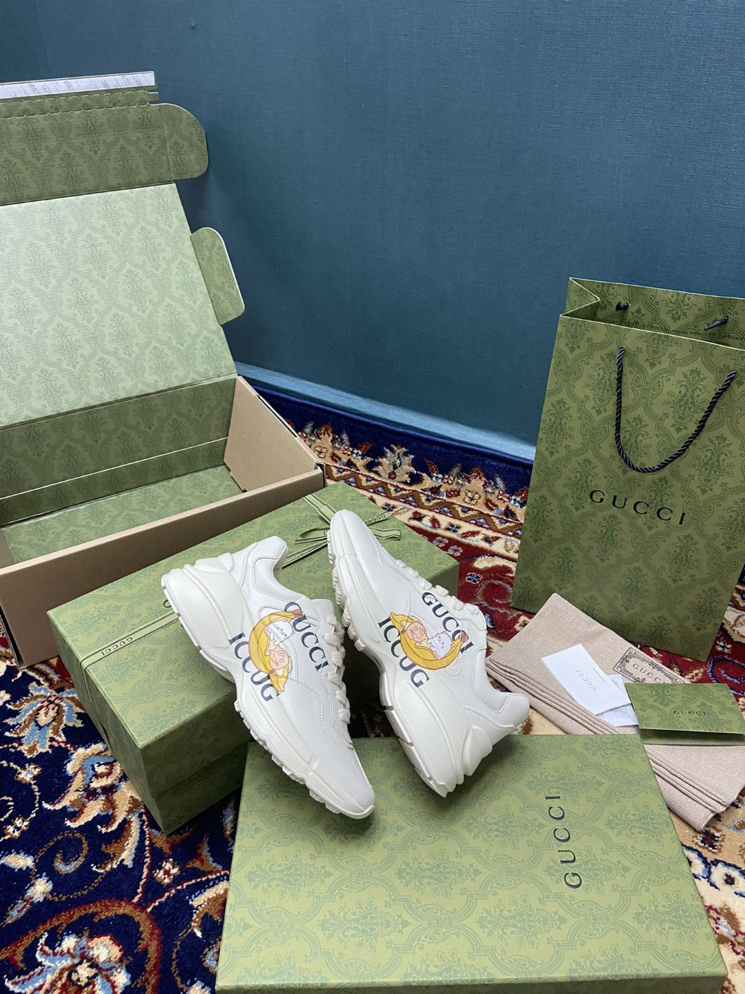 Gvc*1 Men’s Rhyton Sneakers With Bananya White Ivory For Men 659408-2SH00-9522a