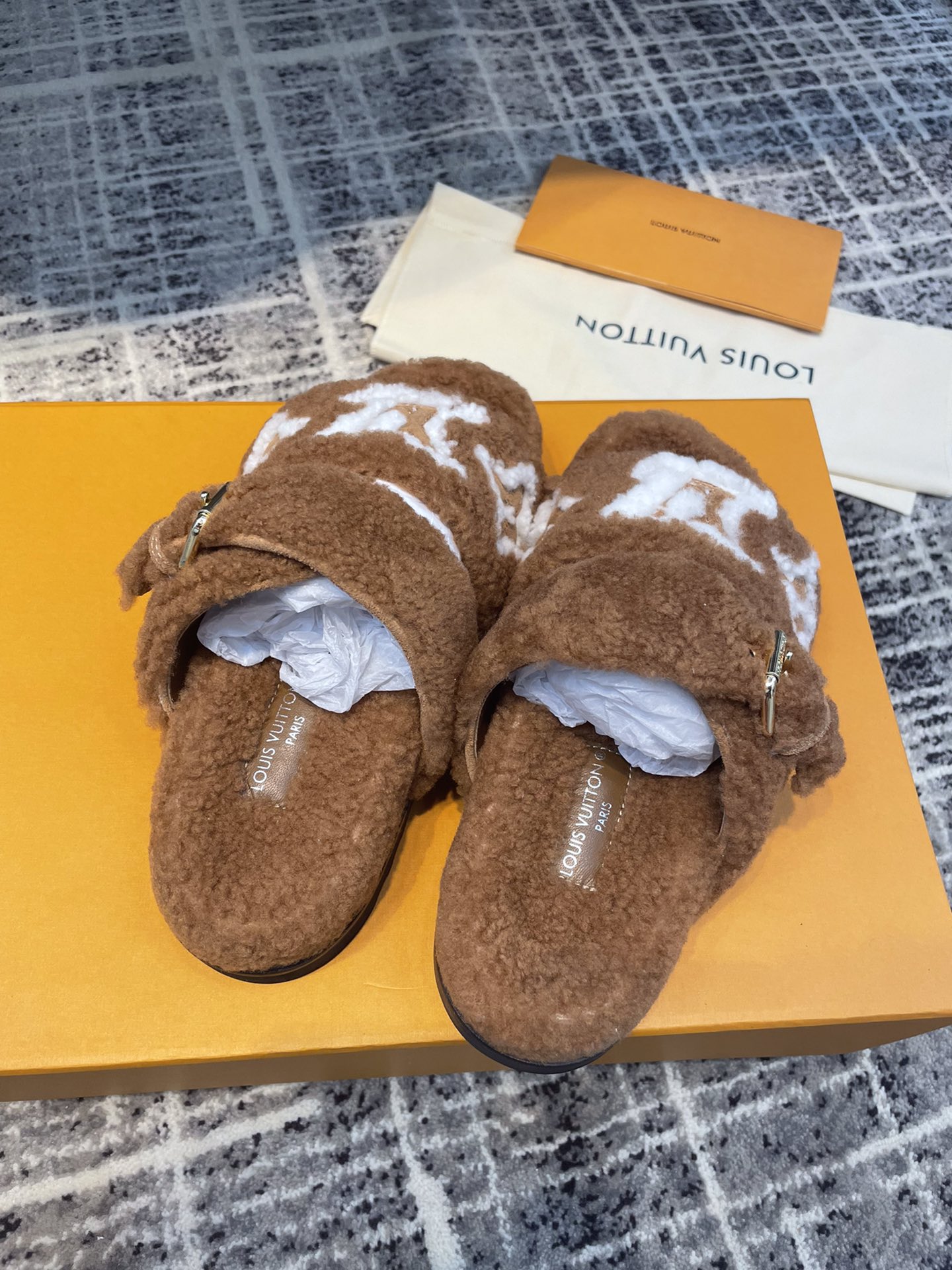 L0vis Vvtt0n Women’s Paseo Flat Comfort Mule Cognac For Women LV 1AACRN