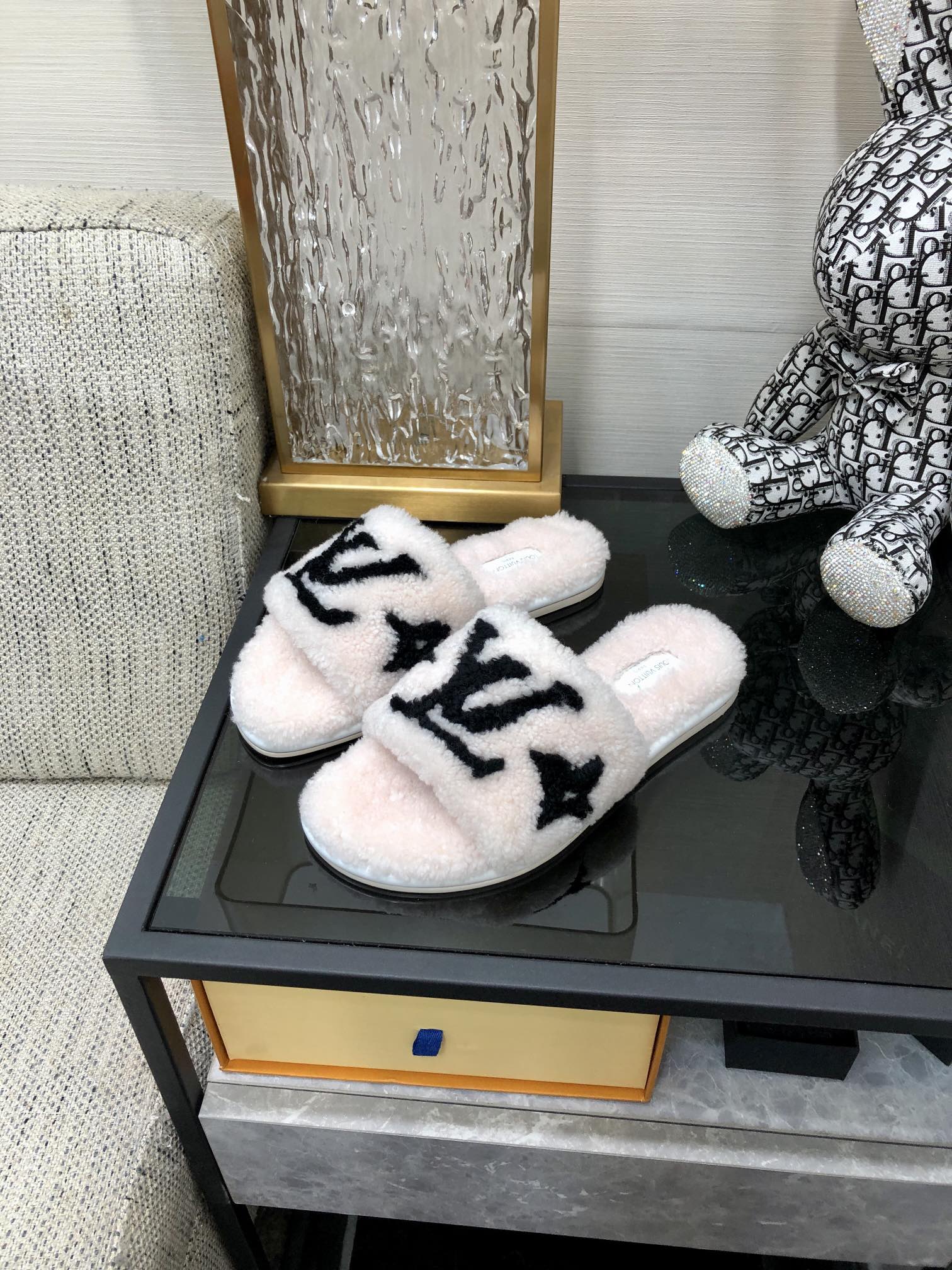 L0vis Vvtt0n Women’s Magnetic Flat Mule White For Women LV