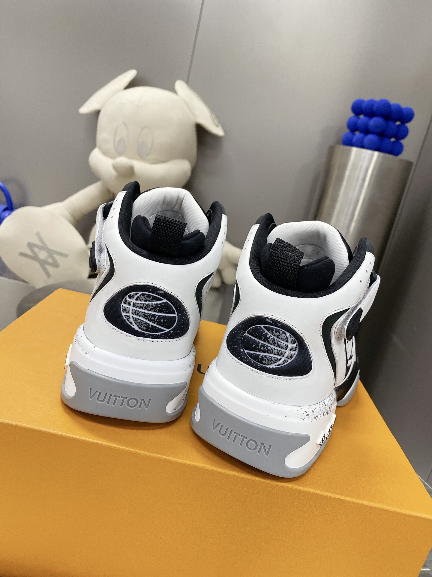 L0vis Vvtt0n Women’s Sneaker LV Trainer 2 White For Women LV