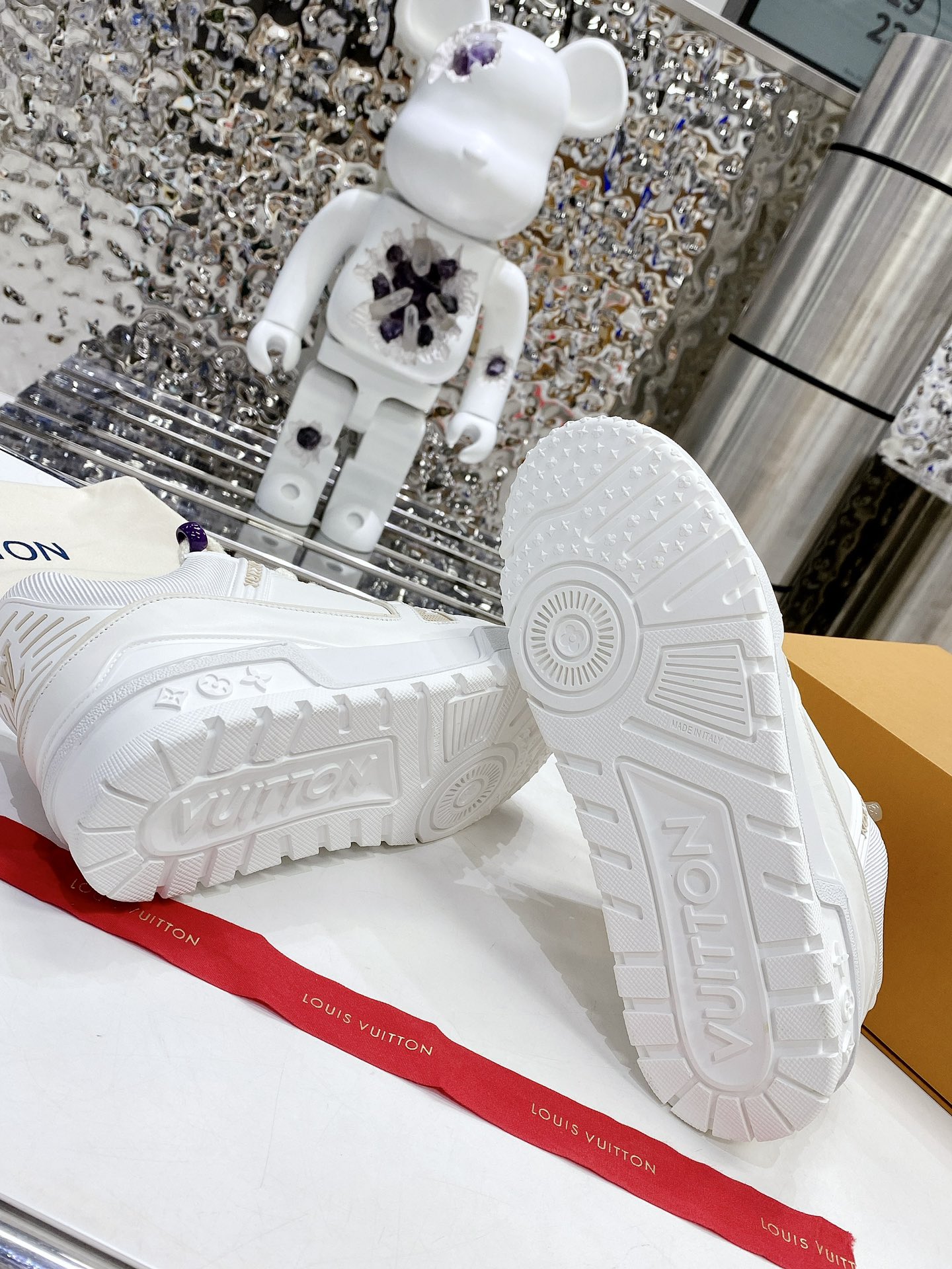 L0vis Vvtt0n LV Trainer Sneaker White For Men LV