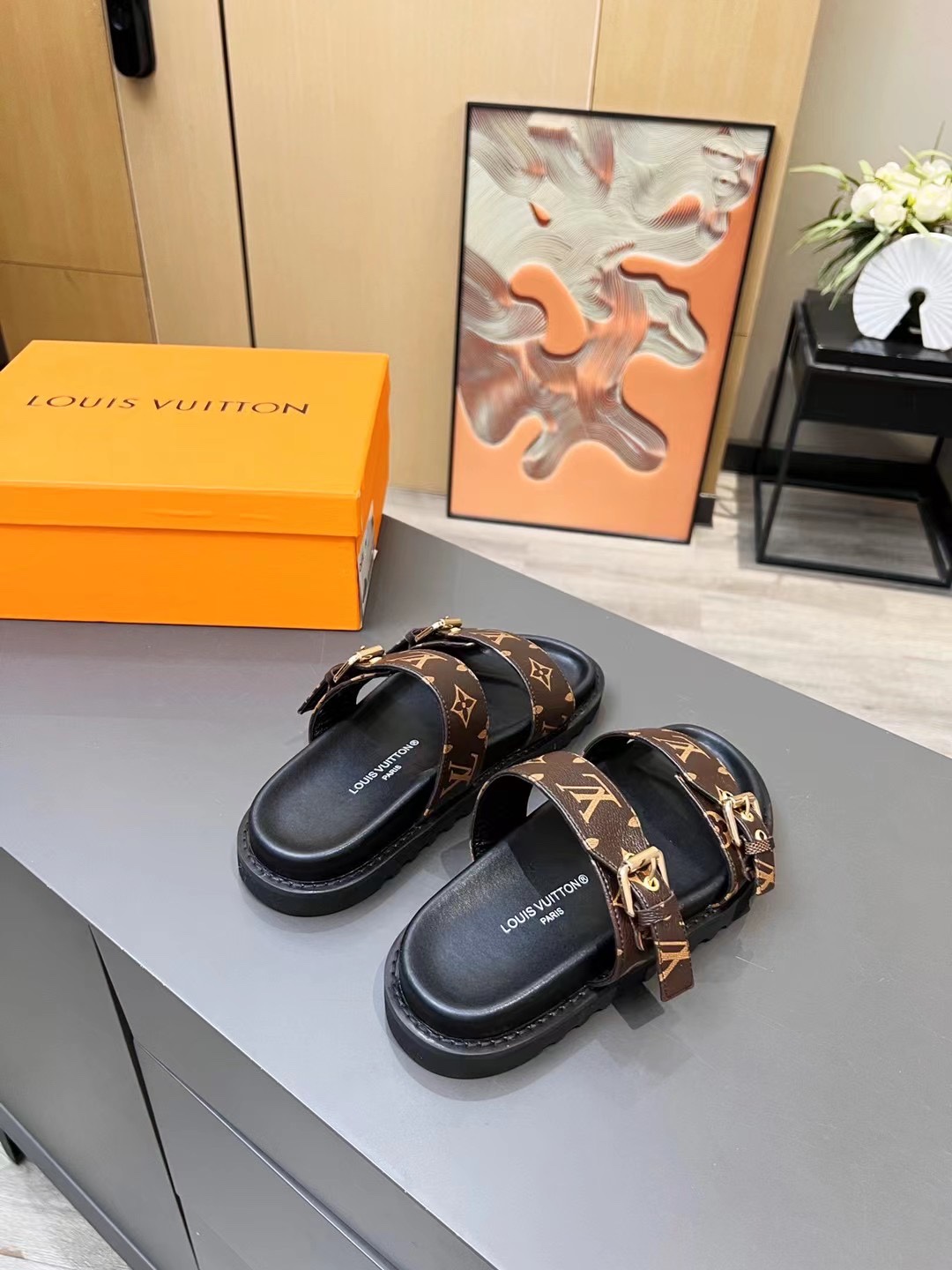 L0vis Vvtt0n Women’s Bom Dia Flat Mule Brown For Women LV 1A3R5O