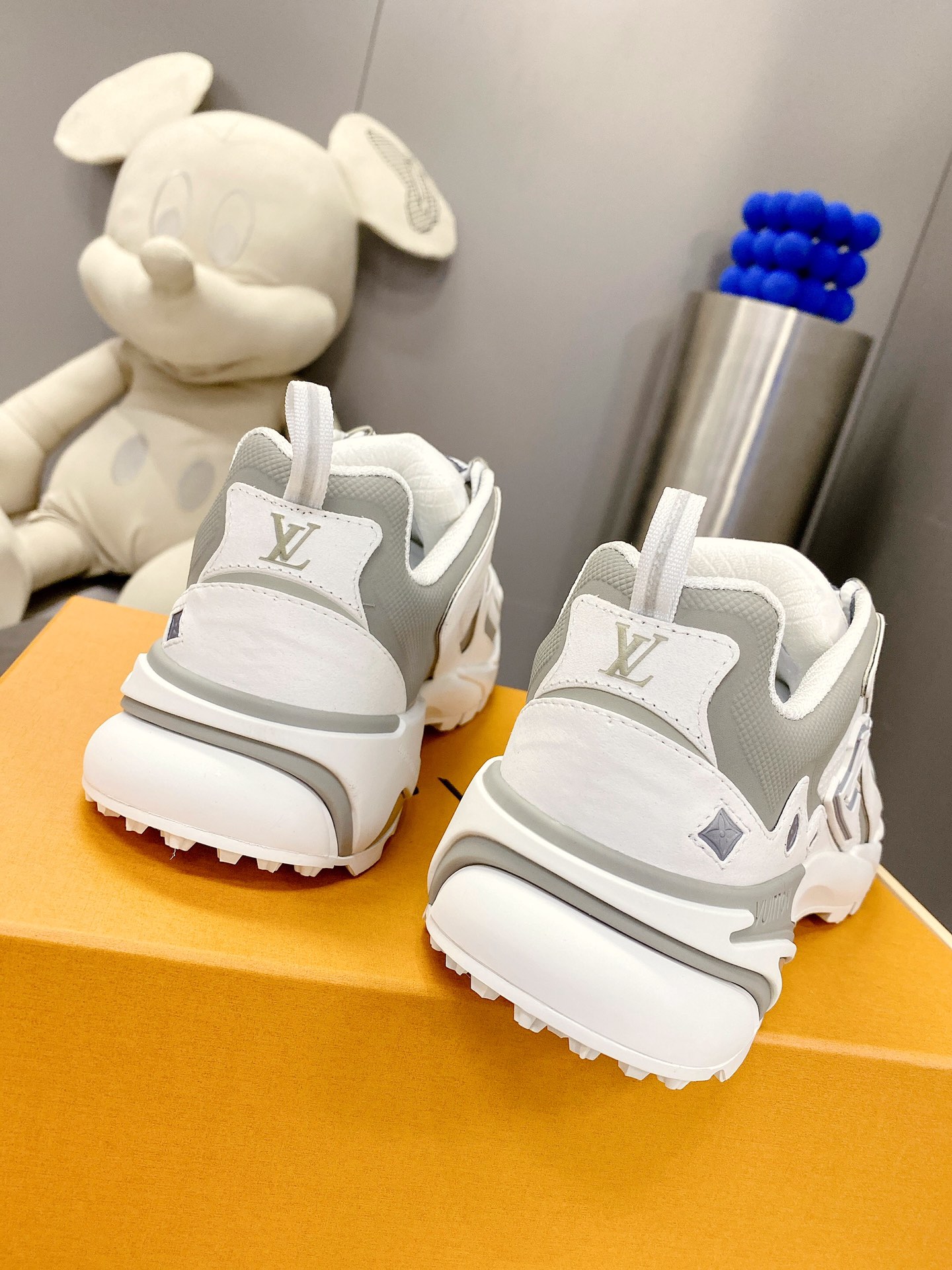 L0vis Vuittion LV Runner Tatic Sneaker White For Men LV 1A9TUZ