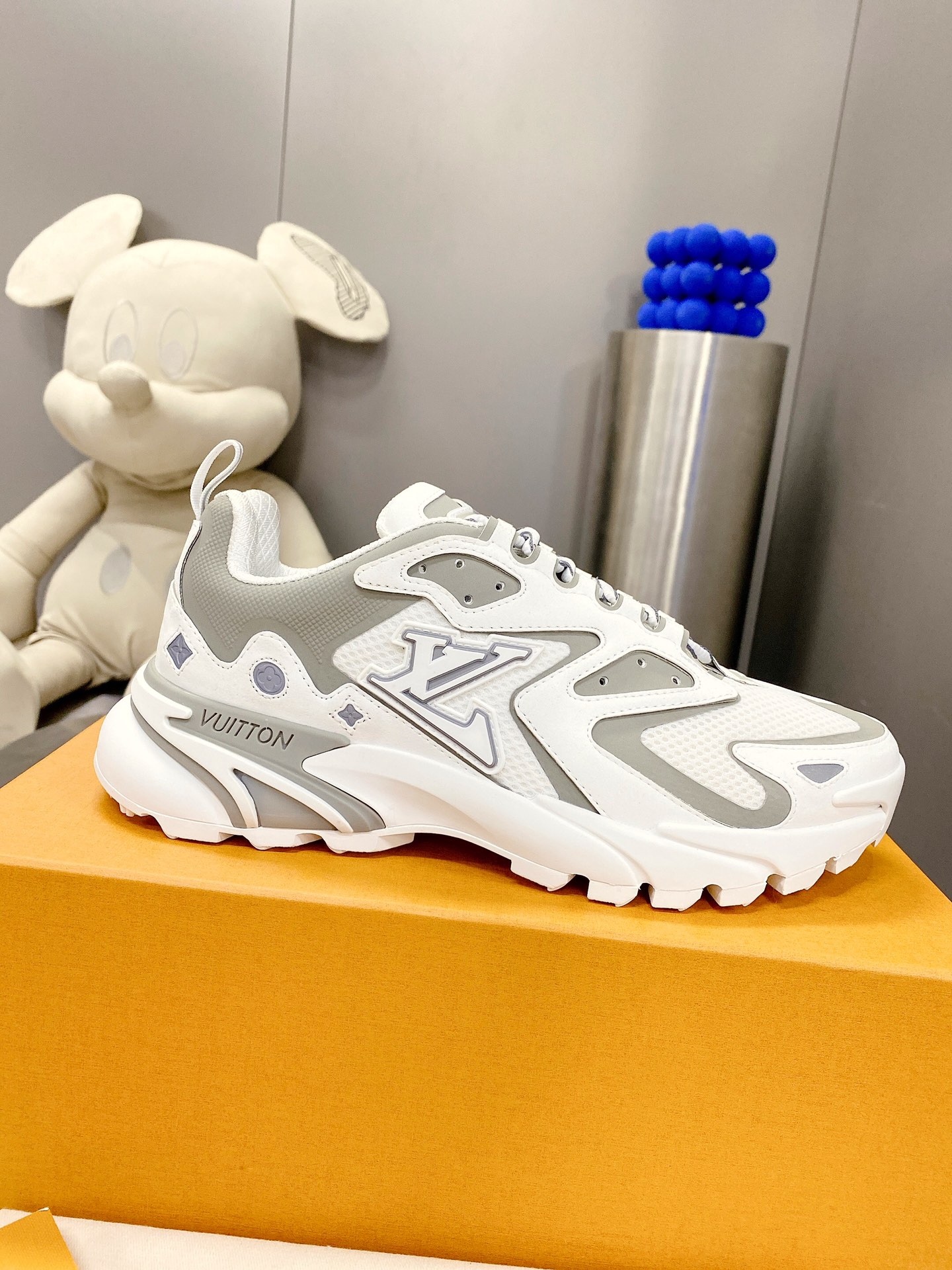 L0vis Vuittion LV Runner Tatic Sneaker White For Men LV 1A9TUZ