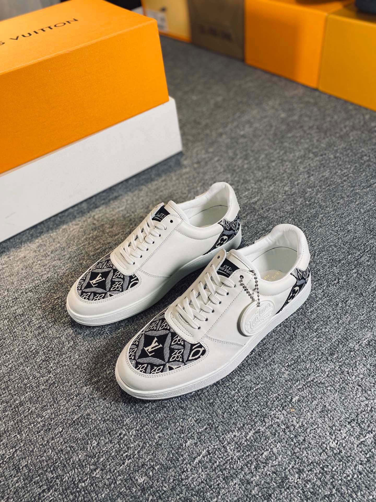 L0vis Vvtt0n Rivoli Sneaker Gray And White For Men LV