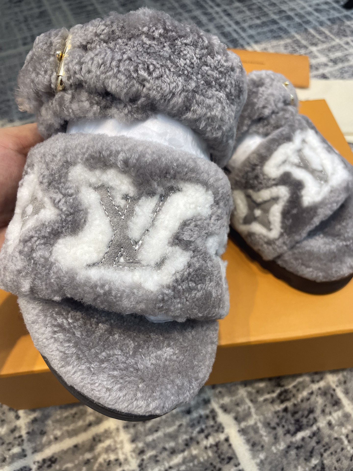 L0vis Vvtt0n Women’s Paseo Flat Comfort Mule Grey For Women LV