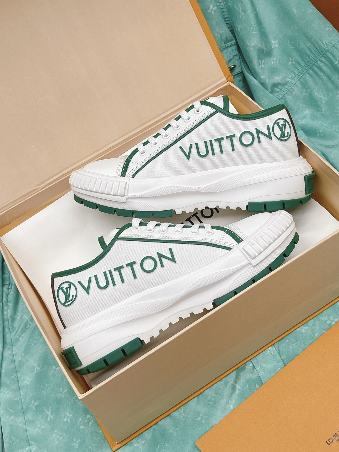 L0vis Vvtt0n Women’s LV Squad Sneaker Green For Women LV