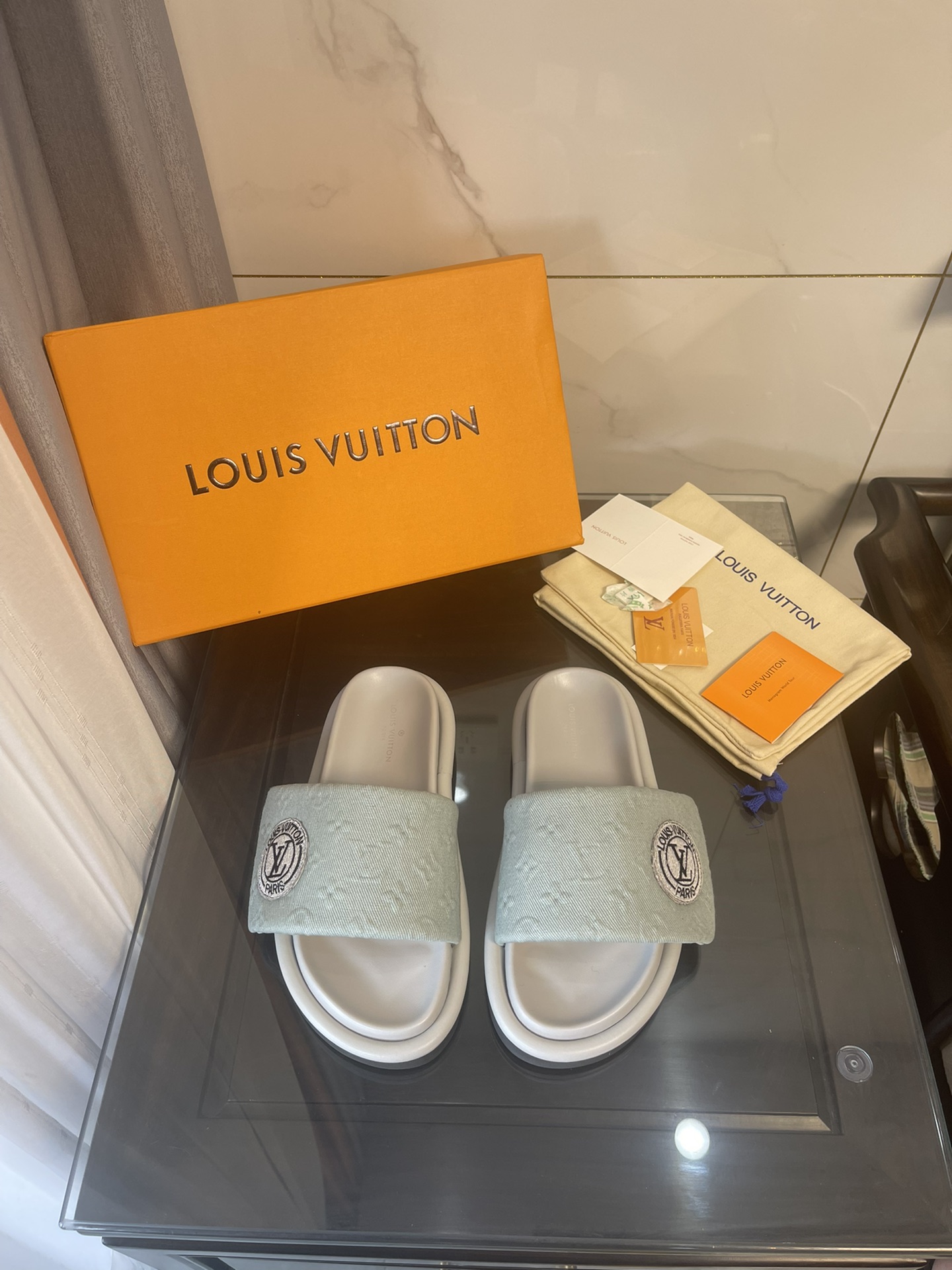 L0vis Vvtt0n Women’s Pool Pillow Comfort Flat Mule Bright Green For Women LV