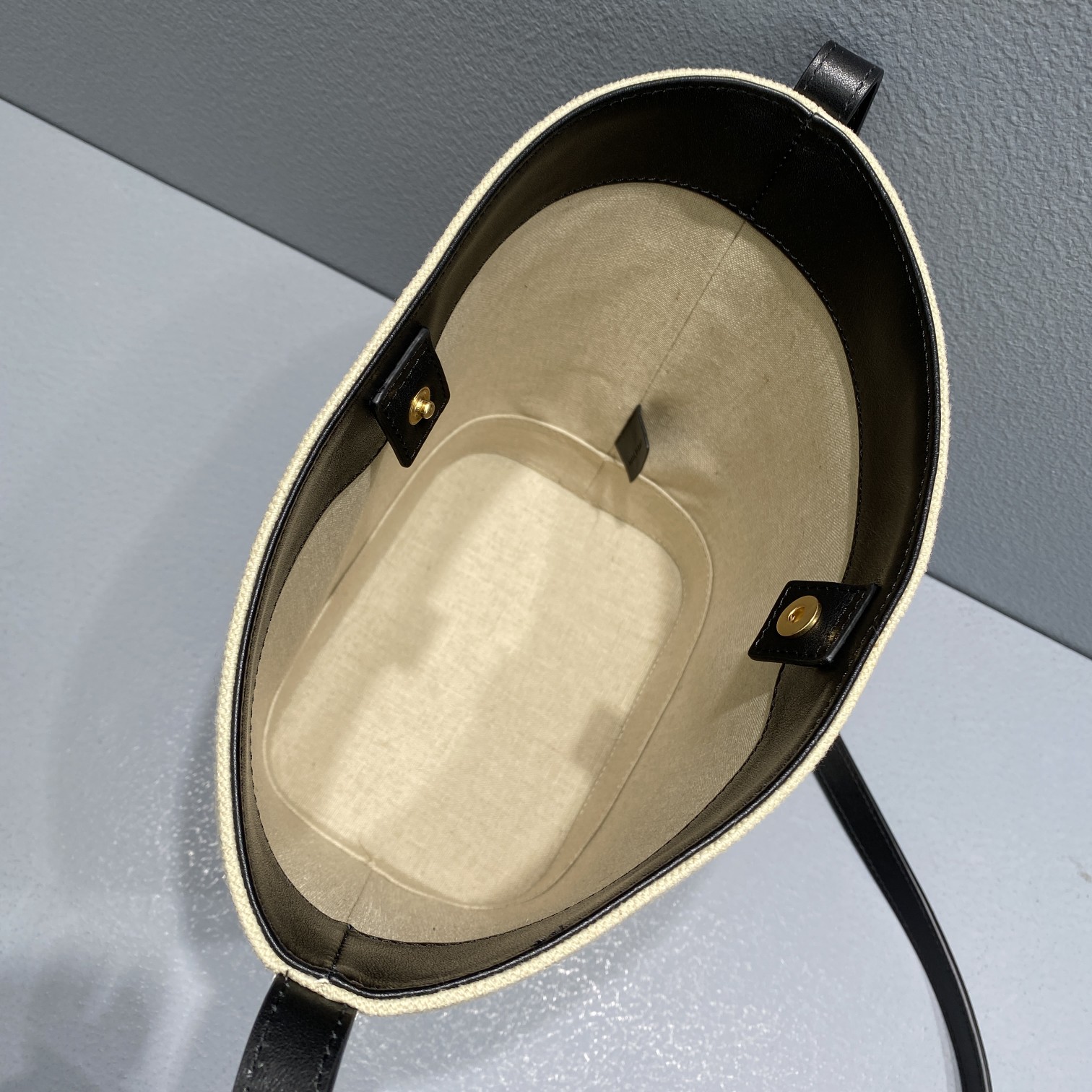 Ce1i*e Small Bucket Cuir Triomphe In Textile Beige/Black For Women 9in/22cm