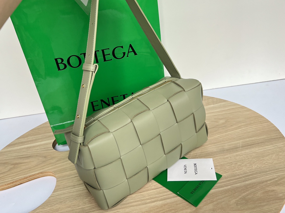 B0tt*ga Ven*ta Brick Cassette Beige, For Women, Women’s Bags 11in/28cm