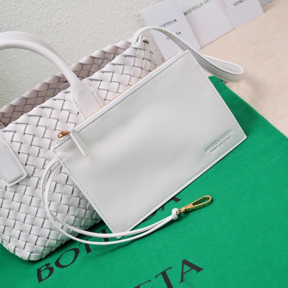 B0tt*ga Ven*ta Mini Cabat White, For Women, Women’s Bags 7.9in/20cm 709464V1OW19009