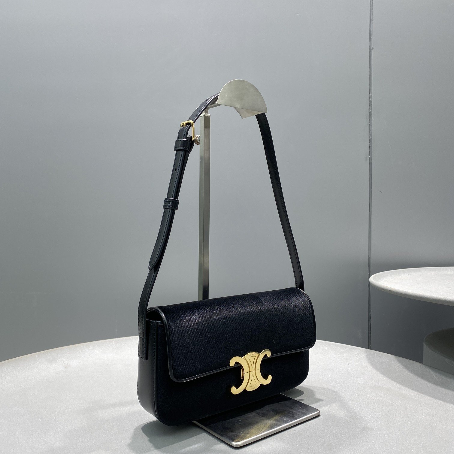 Ce1i*e Triomphe Shoulder Bag Black For Women 8in/20cm