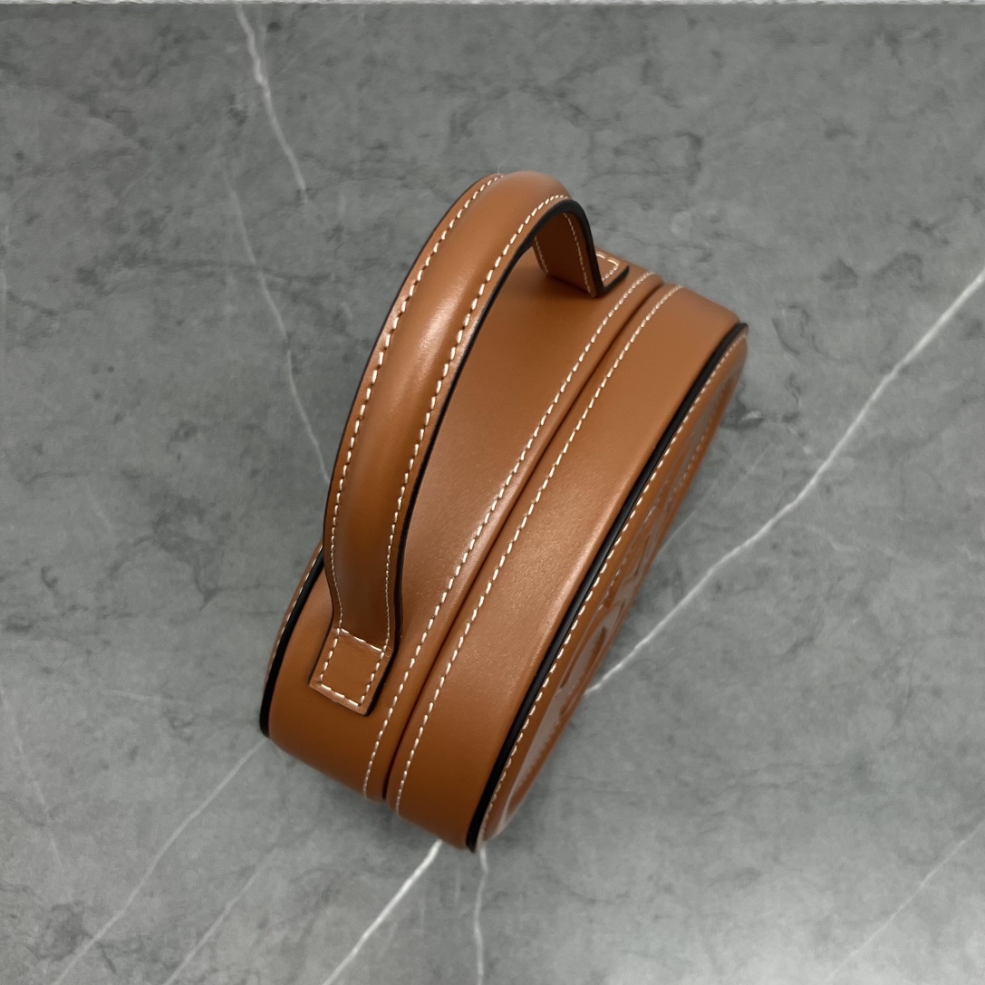 Ce1i*e Oval Minaudiere Cuir Triomphe Brown For Women 6in/11.5cm 198613DU6.04LU