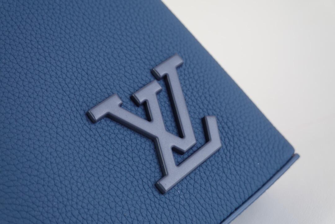L0vis Vvtt0n Pochette Ipad Blue Aerogram For Men, Men’s Wallet 30cm LV M81029
